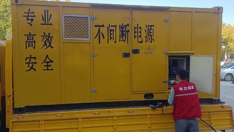 五通桥柴油发电机组和UPS电源配合使用时，如何避免切换过程中的电力中断？